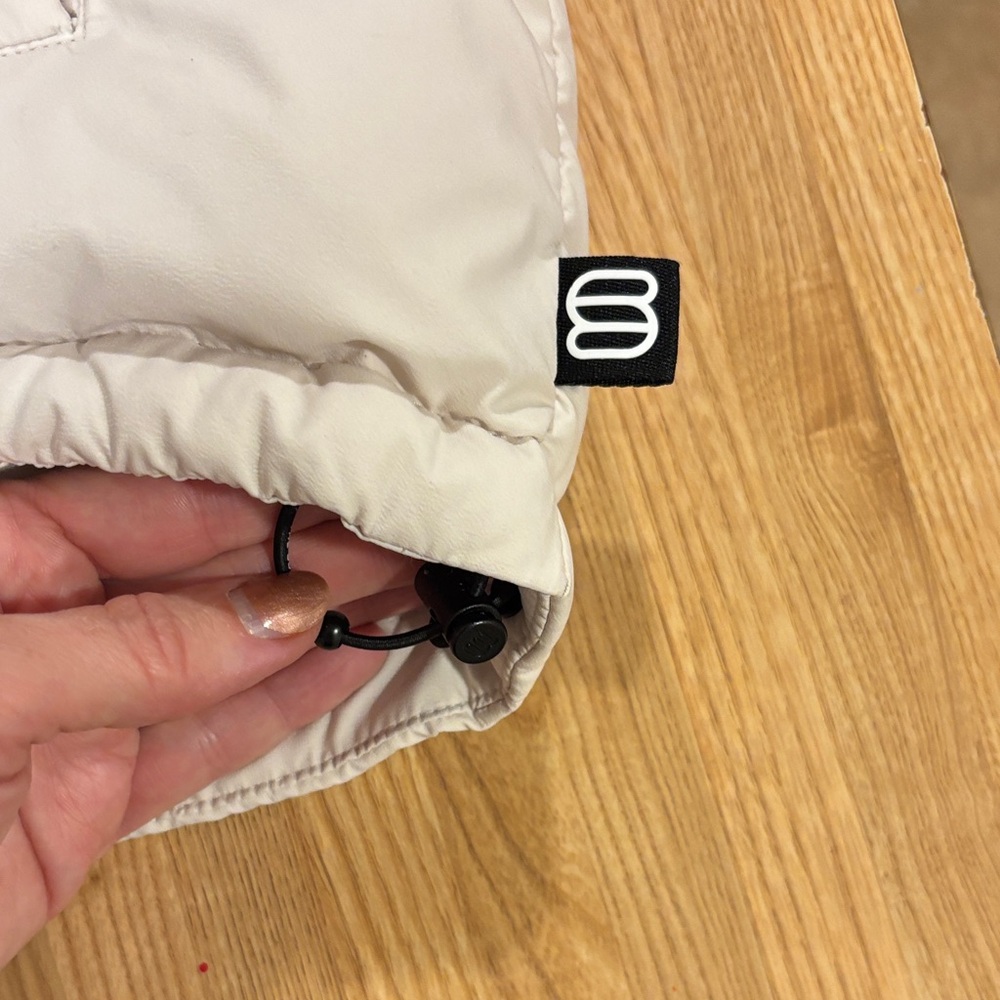 Aritzia The Super Puff Puffer Jacket in Light Cream - Picture 3 of 10